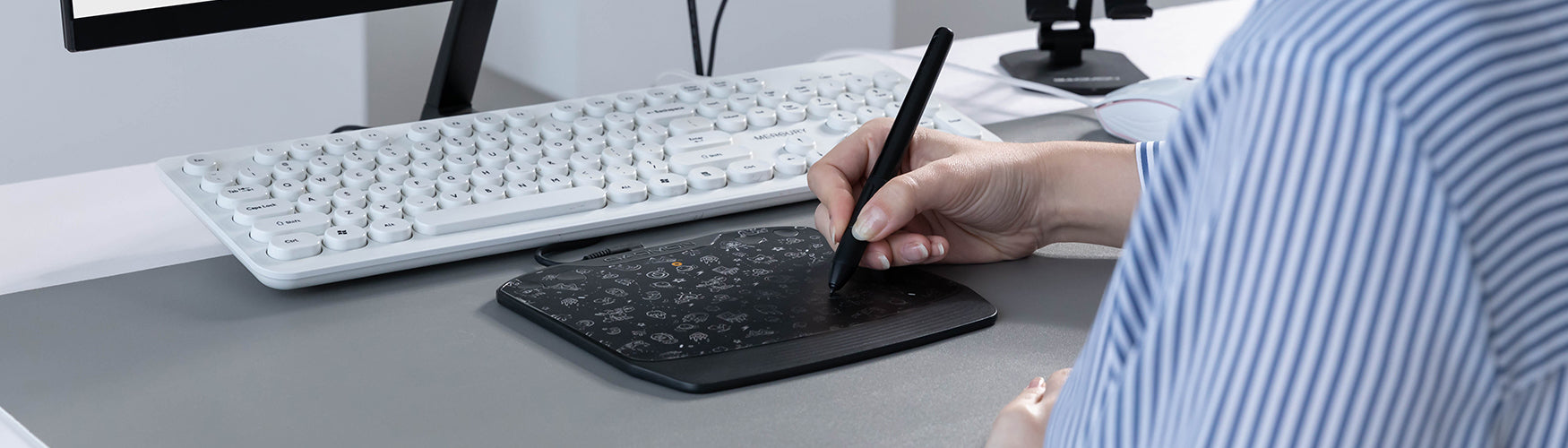 thumbnail image 2 of GAOMON S620 Graphics Drawing Tablet – 6.5x4 Inch Art Board With 8192 Pen Pressure, 4 Keys 2 of 5